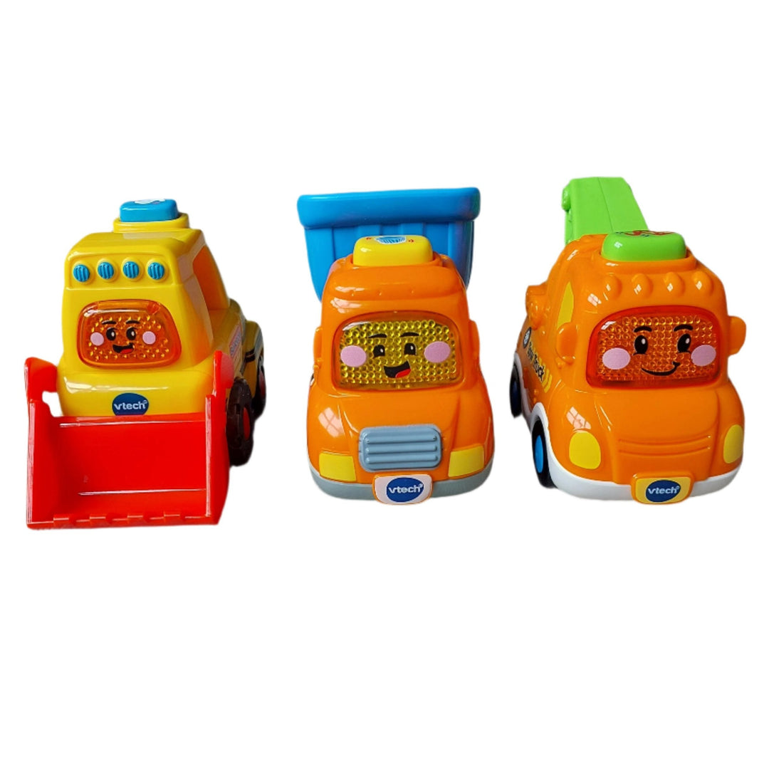 Vtech, Smart Wheels Construction Vehicle Pack, With this VTech Toot Toot Construction Vehicles Toyset, toddlers will love hearing new words as they make friends with Ben the Bulldozer, Doug the Dump Truck and Tony the Tow Truck. Press the light-up windshield on each vehicle to hear phrases, songs, melodies, and the letters “B”, “D” and “T”. Each vehicle has a mechanical part that moves for fine-motor development.
