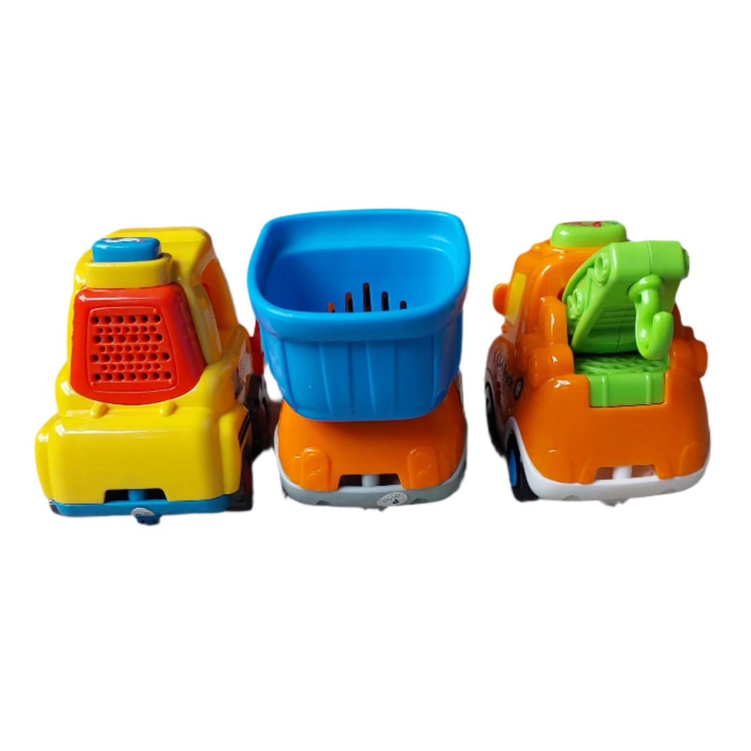 Vtech, Smart Wheels Construction Vehicle Pack, With this VTech Toot Toot Construction Vehicles Toyset, toddlers will love hearing new words as they make friends with Ben the Bulldozer, Doug the Dump Truck and Tony the Tow Truck. Press the light-up windshield on each vehicle to hear phrases, songs, melodies, and the letters “B”, “D” and “T”. Each vehicle has a mechanical part that moves for fine-motor development.
