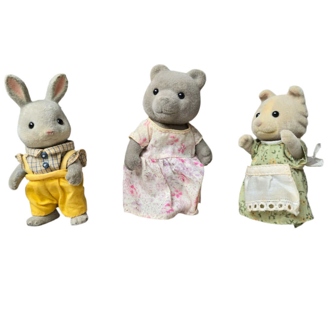 Sylvanian Families, These Sylvanian Families dolls will delight children as they encourage imaginative play, allowing children to create their own stories and develop social skills. The brand offers a variety of characters from different family lines, providing a rich world for children to explore. All the dolls in these pictures are assorted dolls from these different families, allowing children to make new stories with these different dolls!