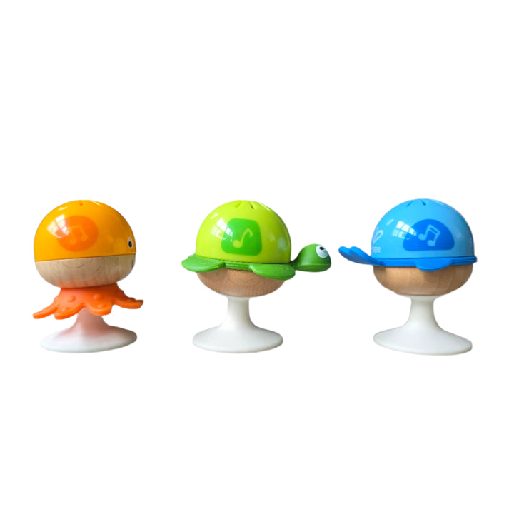 Hape, The Hape Put-Stay Rattle Set will enchant your little one with its differing sounds, bright colors and aquatic animals. Moreover, with their handy suction cups, playtime is possible anywhere, anytime! Thoughtfully developed infant toys stimulate baby senses and encourage discovery. 