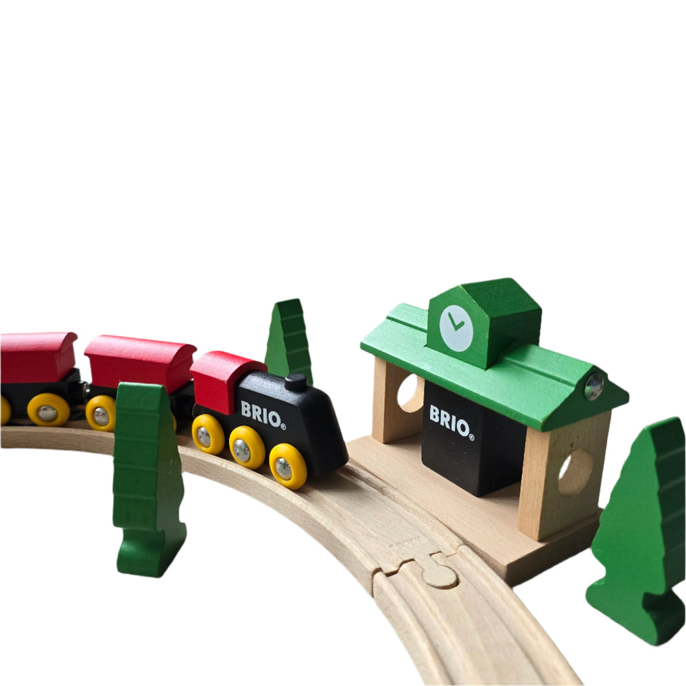 Brio, A classic starter set for the 2 year+ child with all wooden details. Take the classic inspired engine out on an adventure along the tracks. Stop by at the all wooden station and continue along the tracks passing by trees and a crossing bridge. Lots of fun for the youngest drivers!