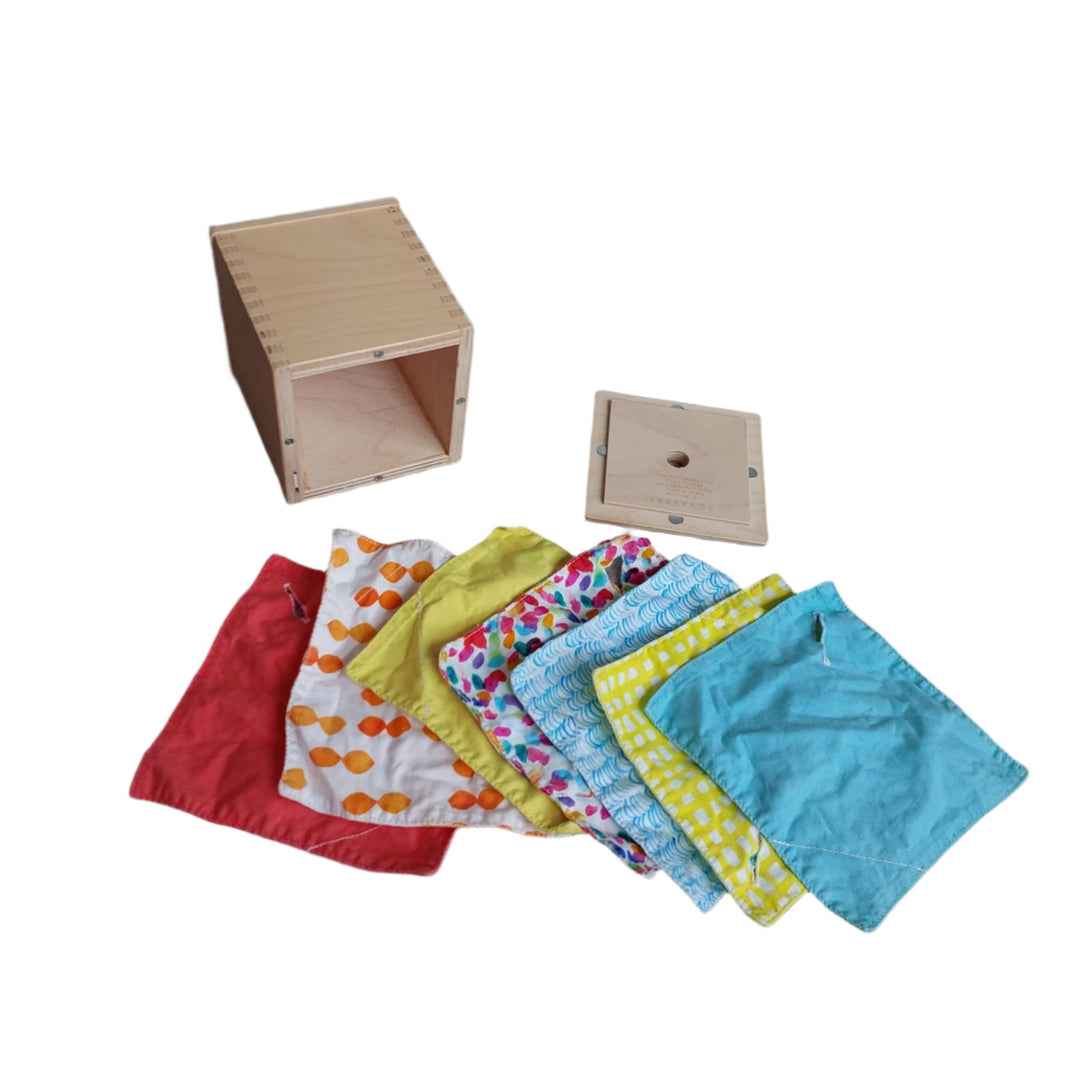 Lovevery, Magic Tissue Box (Senser Play Kit), Babies love to pull tissues out and put them back in as they explore containment.