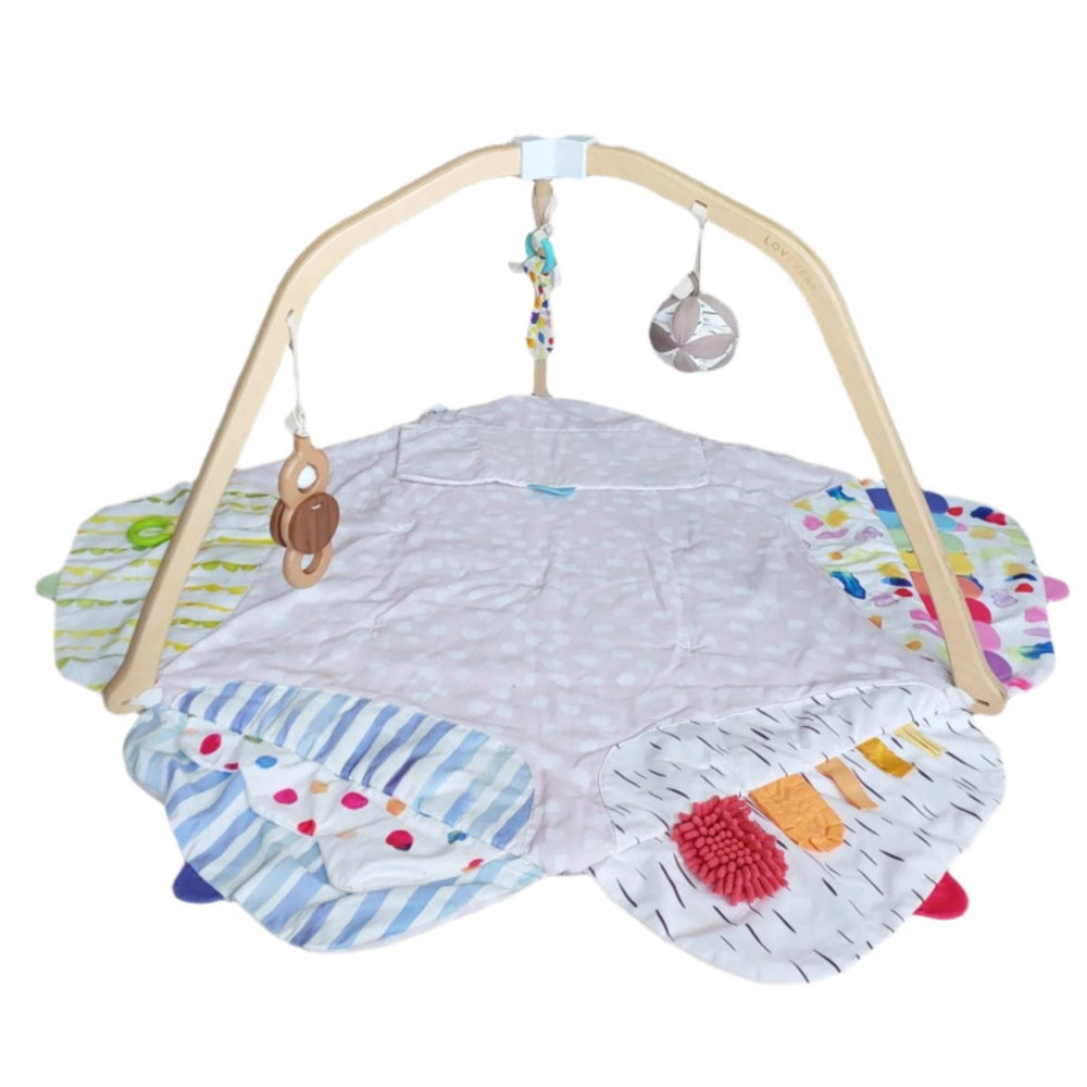 Lovevery, Play Gym WIth Sensory Strands Add-On, Give your child the best possible start with our Parent's Choice award-winning Play Gym. Designed to grow with your child from newborn to toddler, this play mat provides stage-based activities that engage them throughout their first year. Lovevery's Sensory Strands give your baby even more to learn: gripping, reaching, peek-a-boo, textures, and sensations.