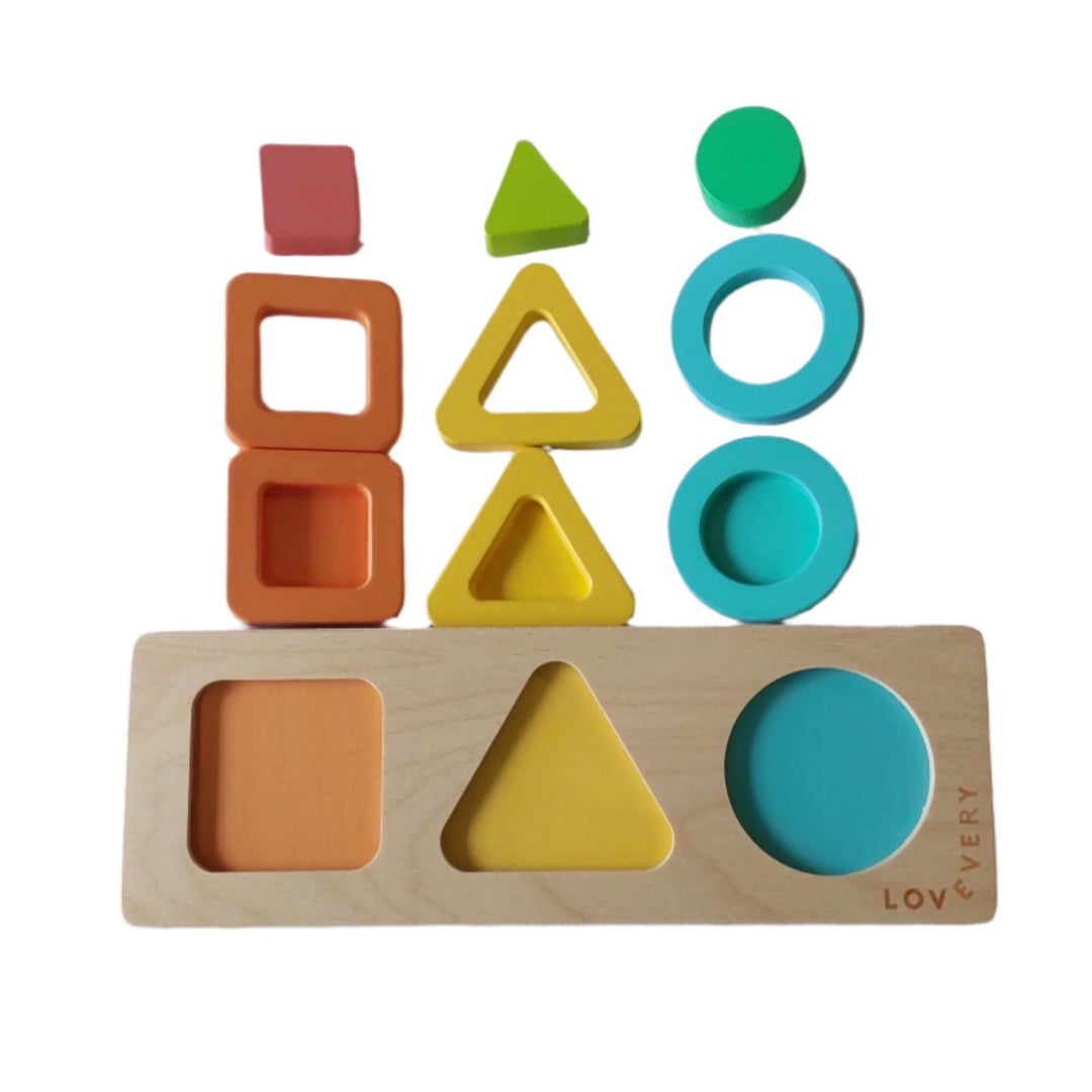 Lovevery, Geo Shapes Puzzle (The Realist Play Kit - Months 19, 20, 21), A 3D puzzle to practice cradling and nesting complex shapes.