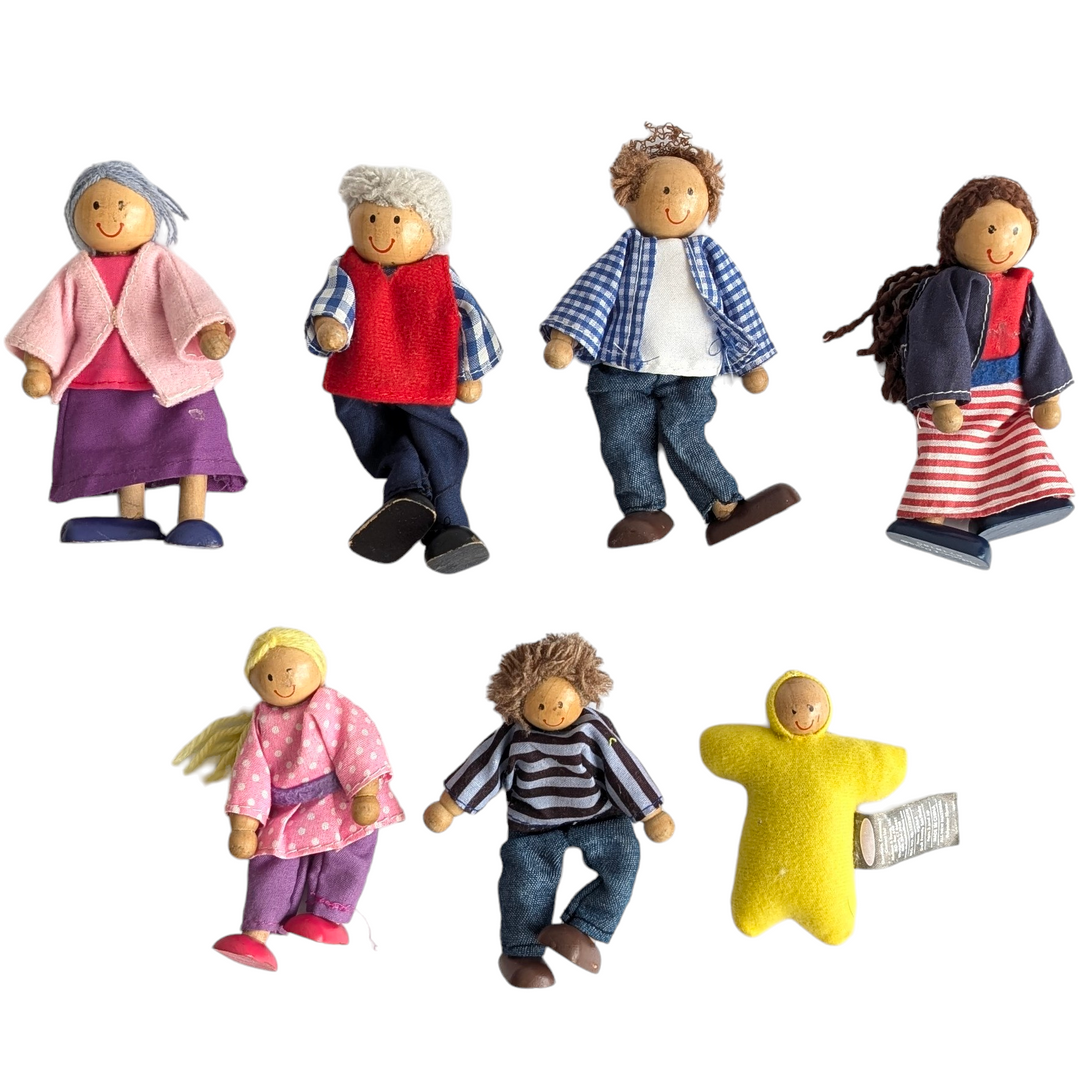 Melissa & Doug, Wooden Doll Family, Social & Emotional Development, Come meet the family! The Melissa & Dog Doll Family is a beautiful wooden doll set that's perfect for populating play sets or playing family in any imaginative setting! It features seven pose-able people including a grandpa and grandma, mom and dad, a son, a daughter and an adorable little baby. Each doll has flexible limbs so children can bend their bodies and change their positions as they enjoy limitless pretend-play possibilities. 