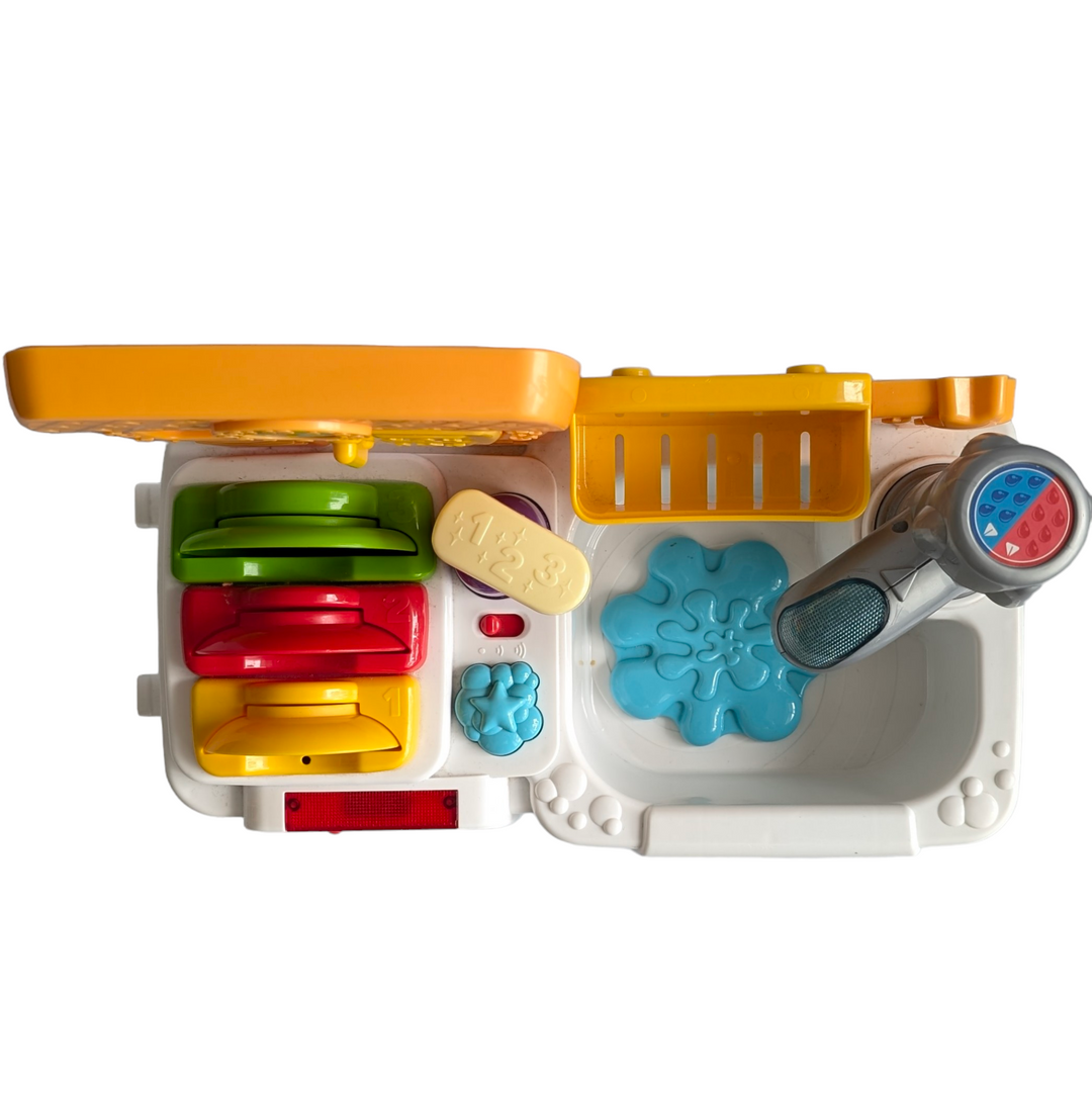 Leapfrog, Scrub and Play Smart Sink Toys Playset, Creative & Imaginative Play, Soak up fun & learning with the Scrub ‘n Play Smart Sink! Count along with the soap pump & hear about colors & size with the talking dish rack. Six accessories included.